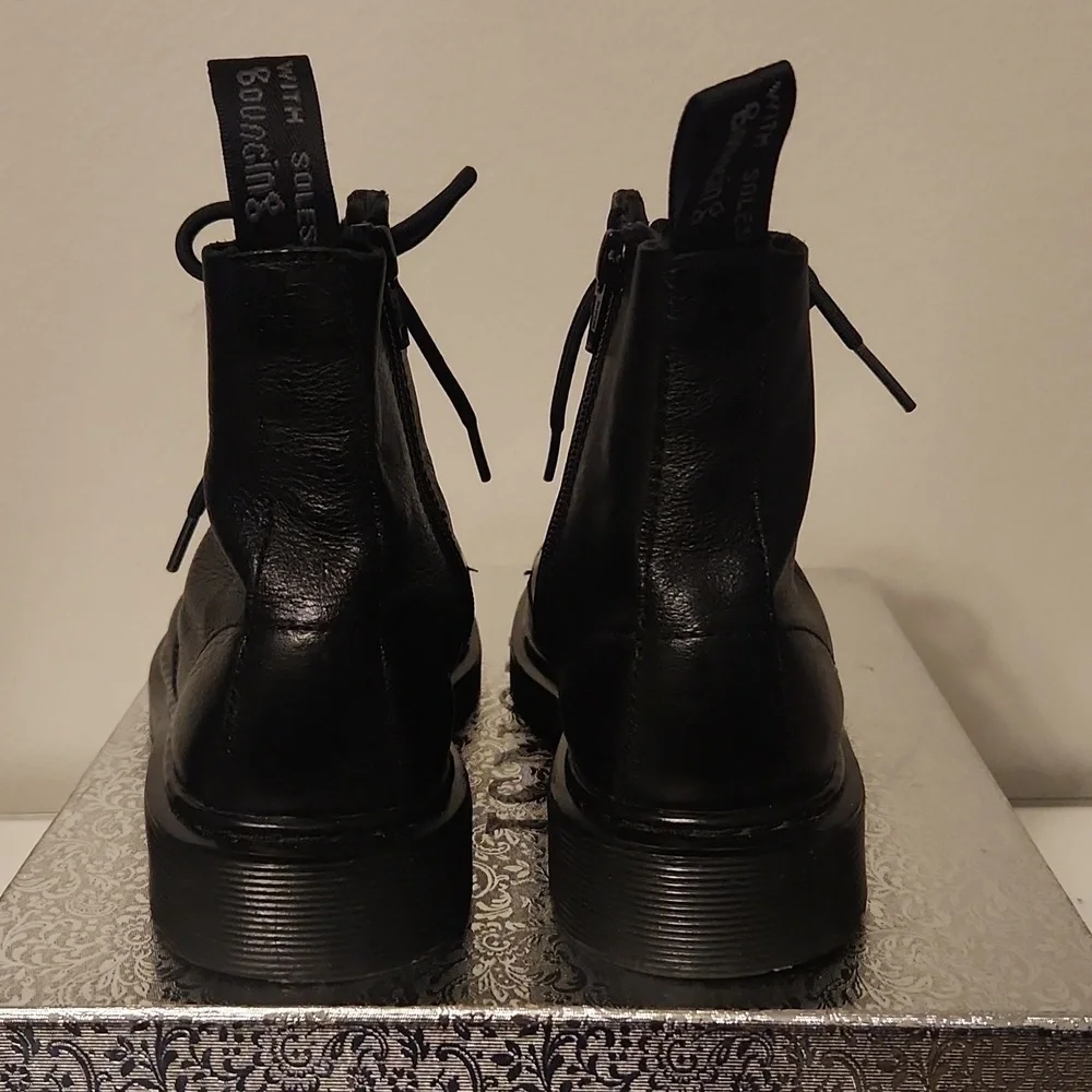DR MARTENS Size 3. Black Lace-Up Boots